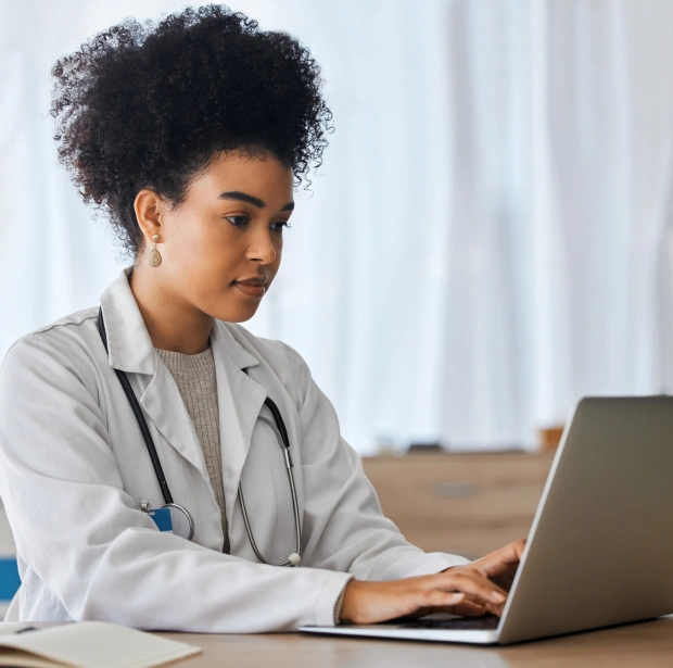Lifestyle medicine pharmacist providing virtual consultations